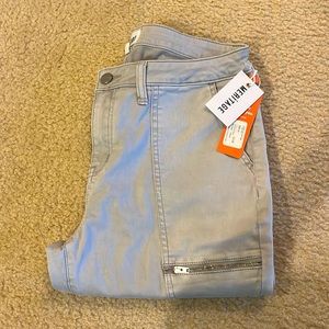 Light gray meritage jeans NWT with zipper pockets